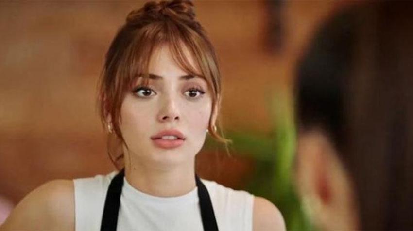 Rabia Soytürk mini şortuyla teknede şov yaptı!
