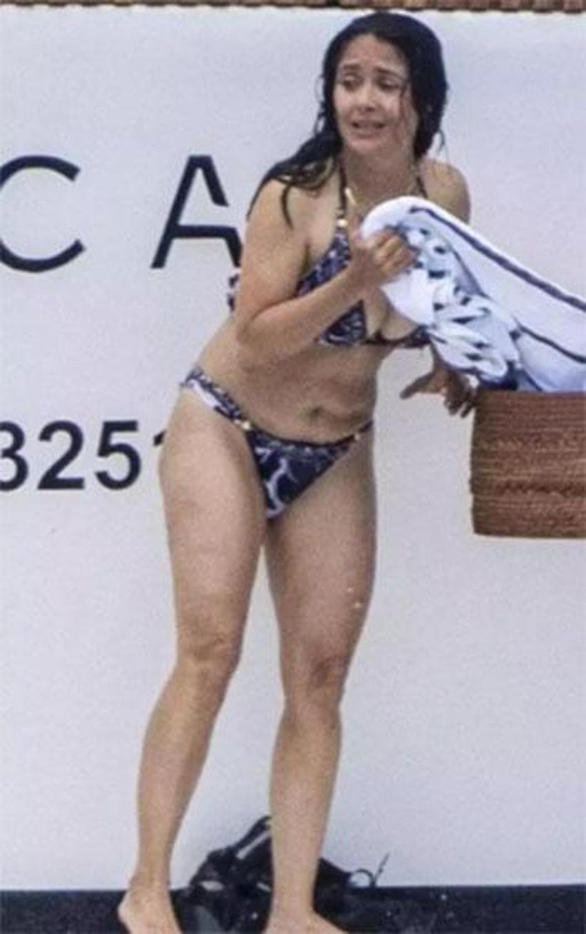 Salma Hayek'ten 57. yaş gününe özel kareler: Kırmızı bikinisiyle görenleri hayran bıraktı