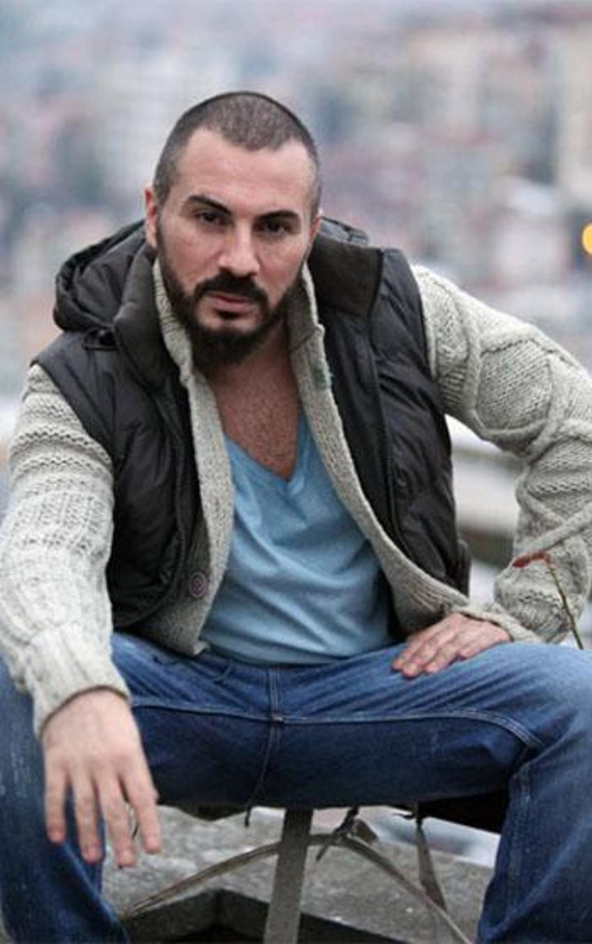 Rober Hatemo sahnede terör estirdi: 'Kim size başlayın dedi'
