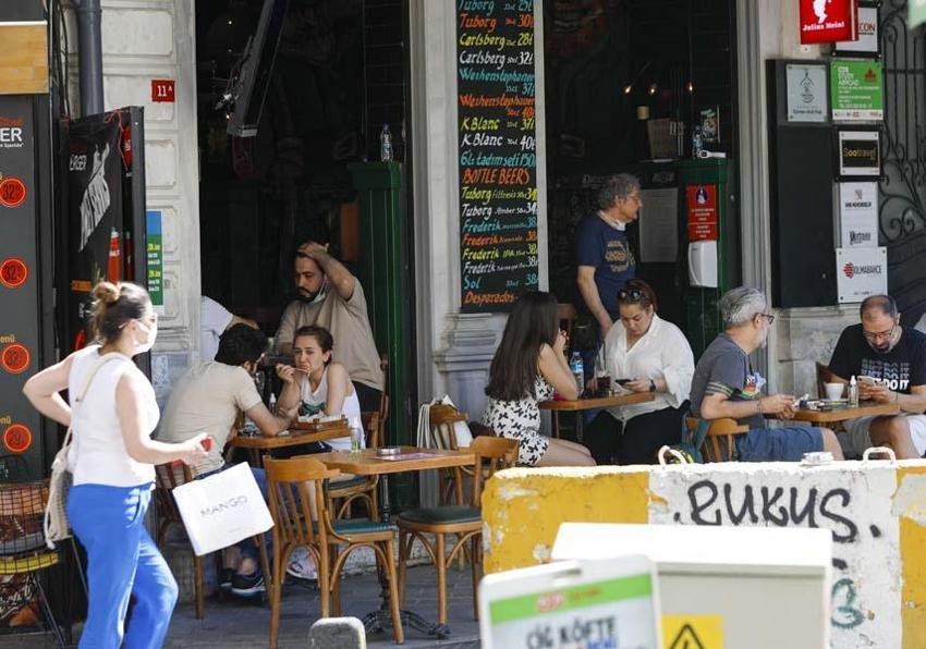 Kovid kabusu geri mi dönüyor? ‘Pozitif vaka sayısında büyük artış yaşandı