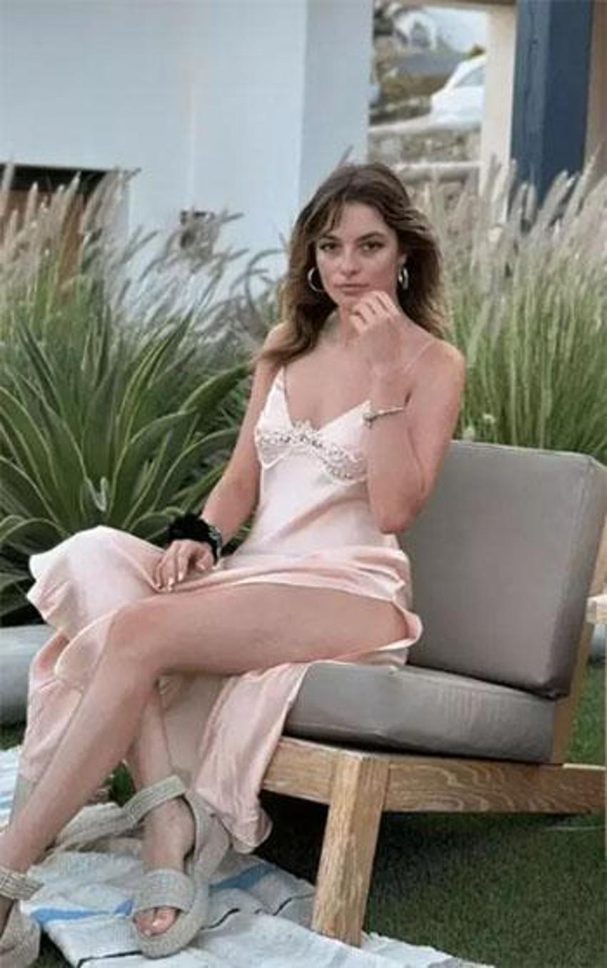 Melis Sezen Venedik Film Festivali'nde göz kamaştırdı