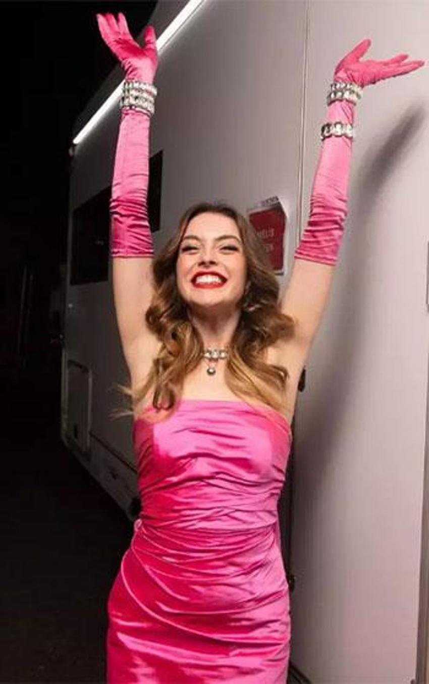 Melis Sezen Venedik Film Festivali'nde göz kamaştırdı