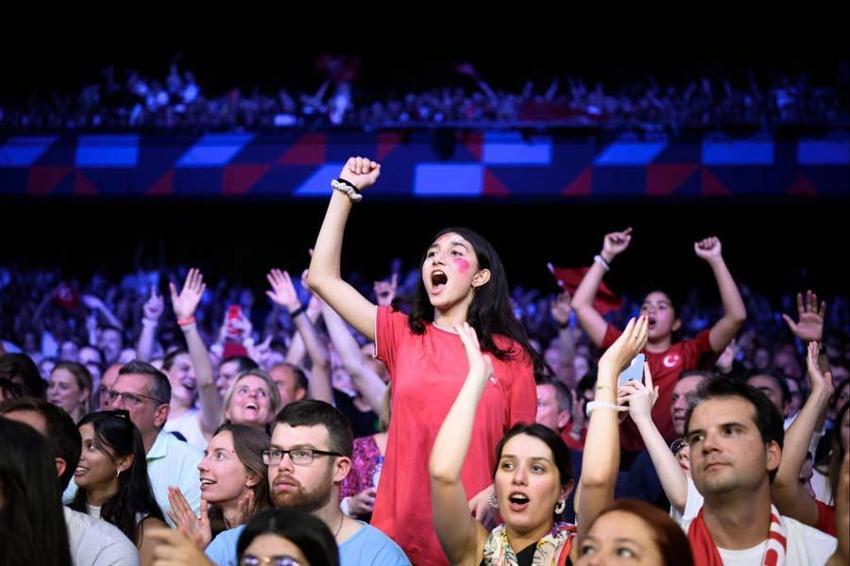 Sırp Djokovic'in 'Hande Baladın' beğenisi ülkesinde krize yol açabilir