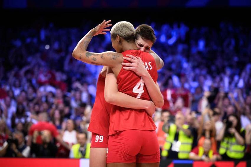 Sırp Djokovic'in 'Hande Baladın' beğenisi ülkesinde krize yol açabilir