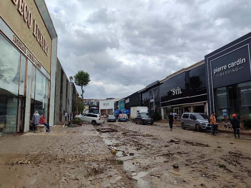 İstanbul sele teslim oldu! Sokaklar göle döndü, acı haberler peş peşe geldi