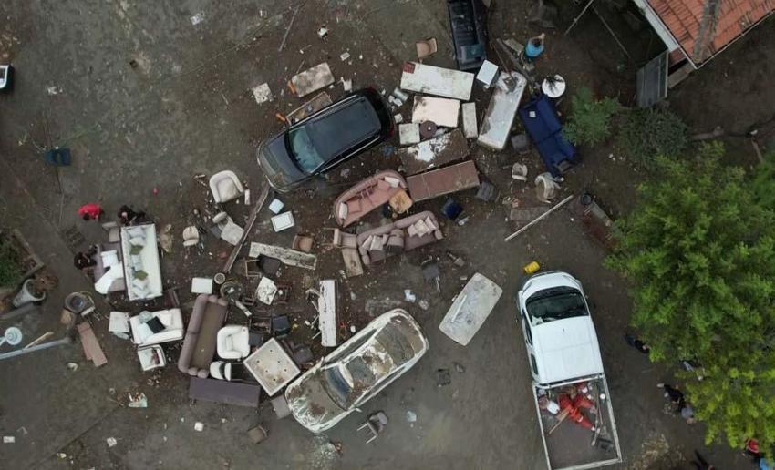 İstanbul sele teslim oldu! Sokaklar göle döndü, acı haberler peş peşe geldi