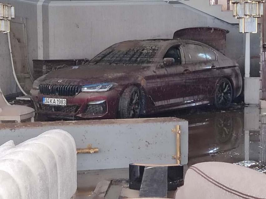 İstanbul sele teslim oldu! Sokaklar göle döndü, acı haberler peş peşe geldi