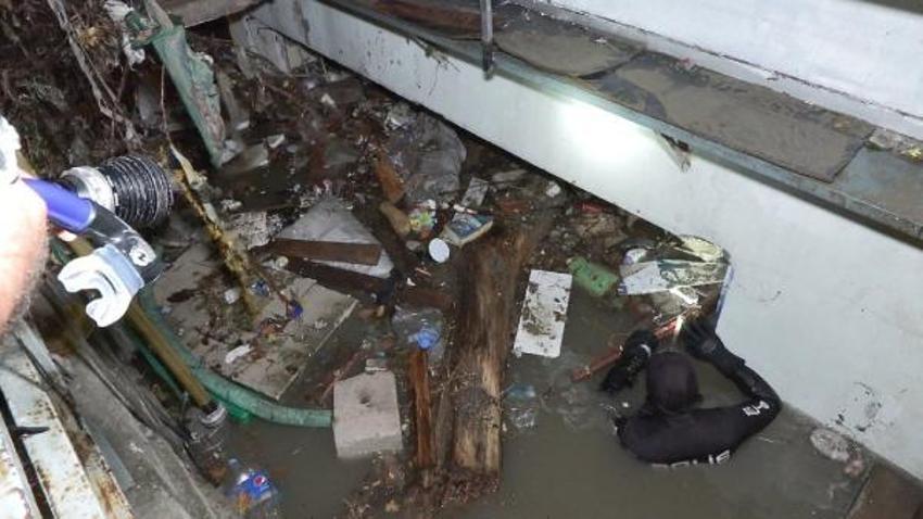 İstanbul sele teslim oldu! Sokaklar göle döndü, acı haberler peş peşe geldi