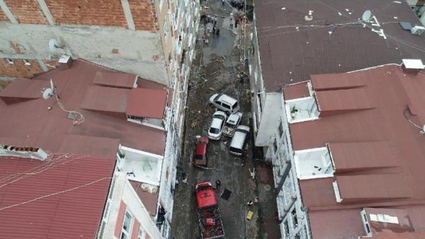 İstanbul sele teslim oldu! Sokaklar göle döndü, acı haberler peş peşe geldi