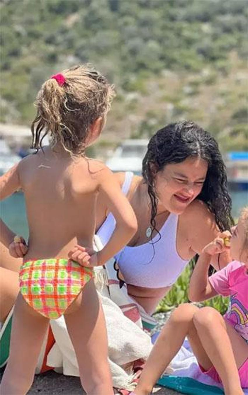 Anıl Altan takipçisinin yorumuna sinirlendi: 'Çiğ et yediriyoruz'