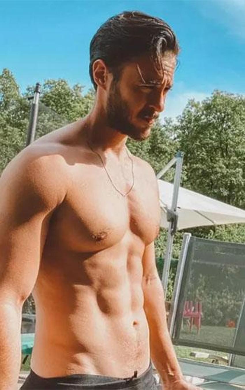 Anıl Altan takipçisinin yorumuna sinirlendi: 'Çiğ et yediriyoruz'