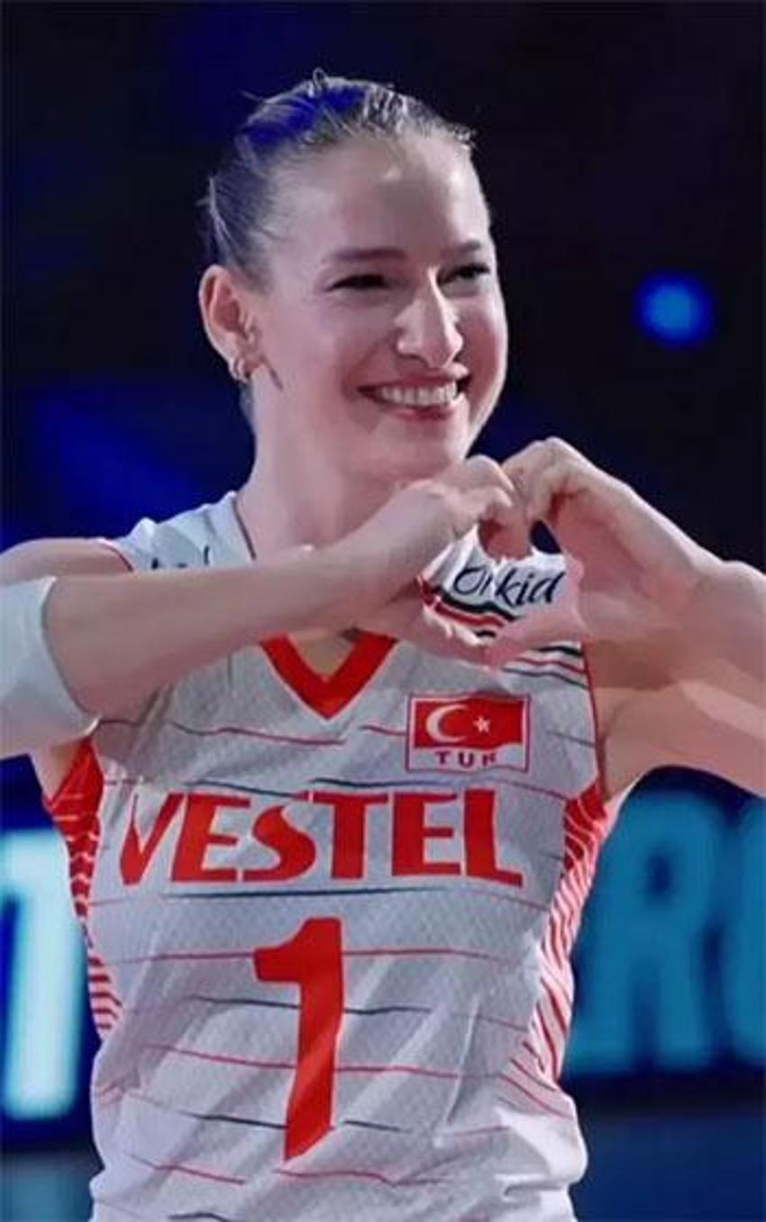 Filenin Sultanları'ndan Gizem Örge'nin Çeşme'de tatil keyfi