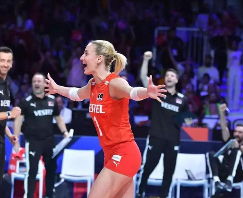 Filenin Sultanları'ndan Gizem Örge'nin Çeşme'de tatil keyfi
