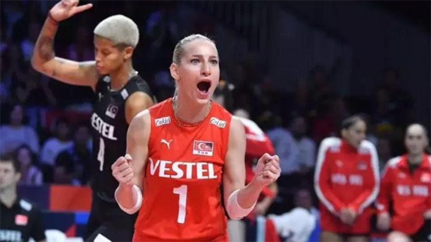 Filenin Sultanları'ndan Gizem Örge'nin Çeşme'de tatil keyfi