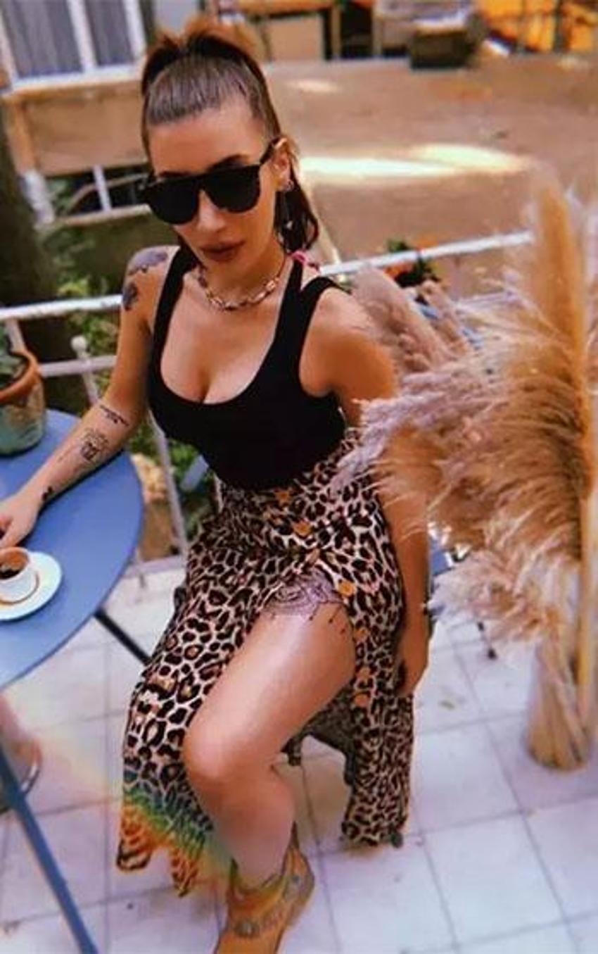 İrem Derici takipçisinin aşk sorusuna yanıt verdi