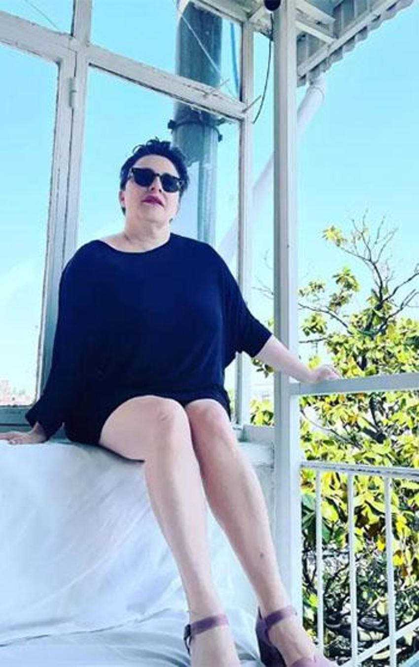 Esra Dermancıoğlu estetik yaptıranları ti'ye aldı: Yüzüne çorap geçirdi