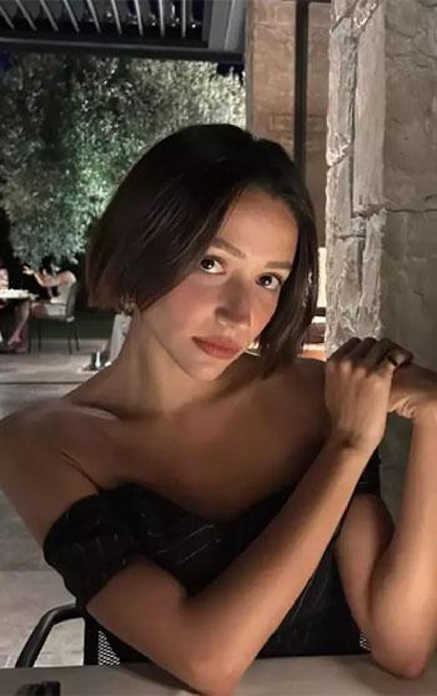 Zeynep Bastık önce İstanbul'u terk edip İzmir'e yerleşti! Şimdi de ticarete atılıyor