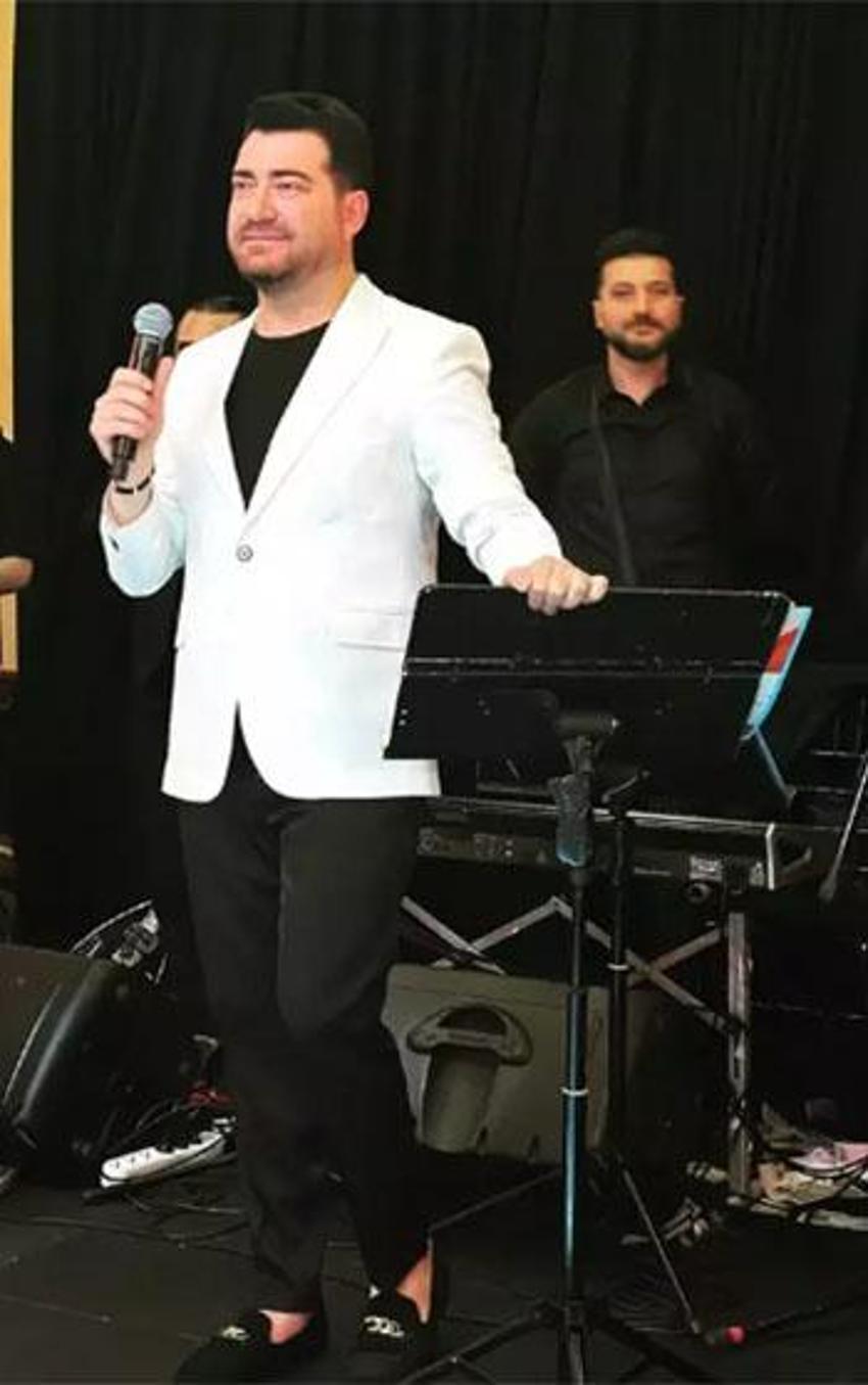 Murat Kurşun'u hayranı arkasından iterek havuza düşürdü