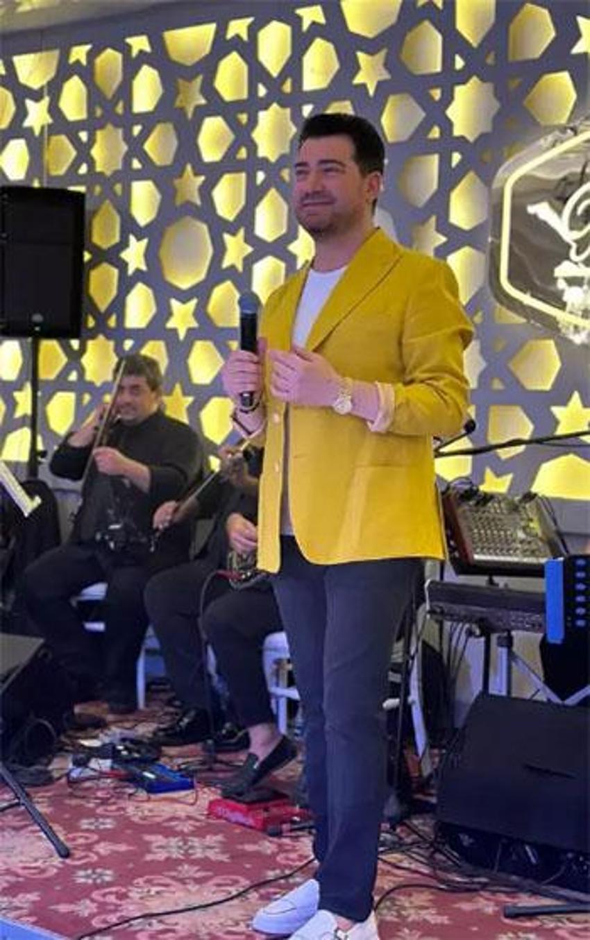 Murat Kurşun'u hayranı arkasından iterek havuza düşürdü
