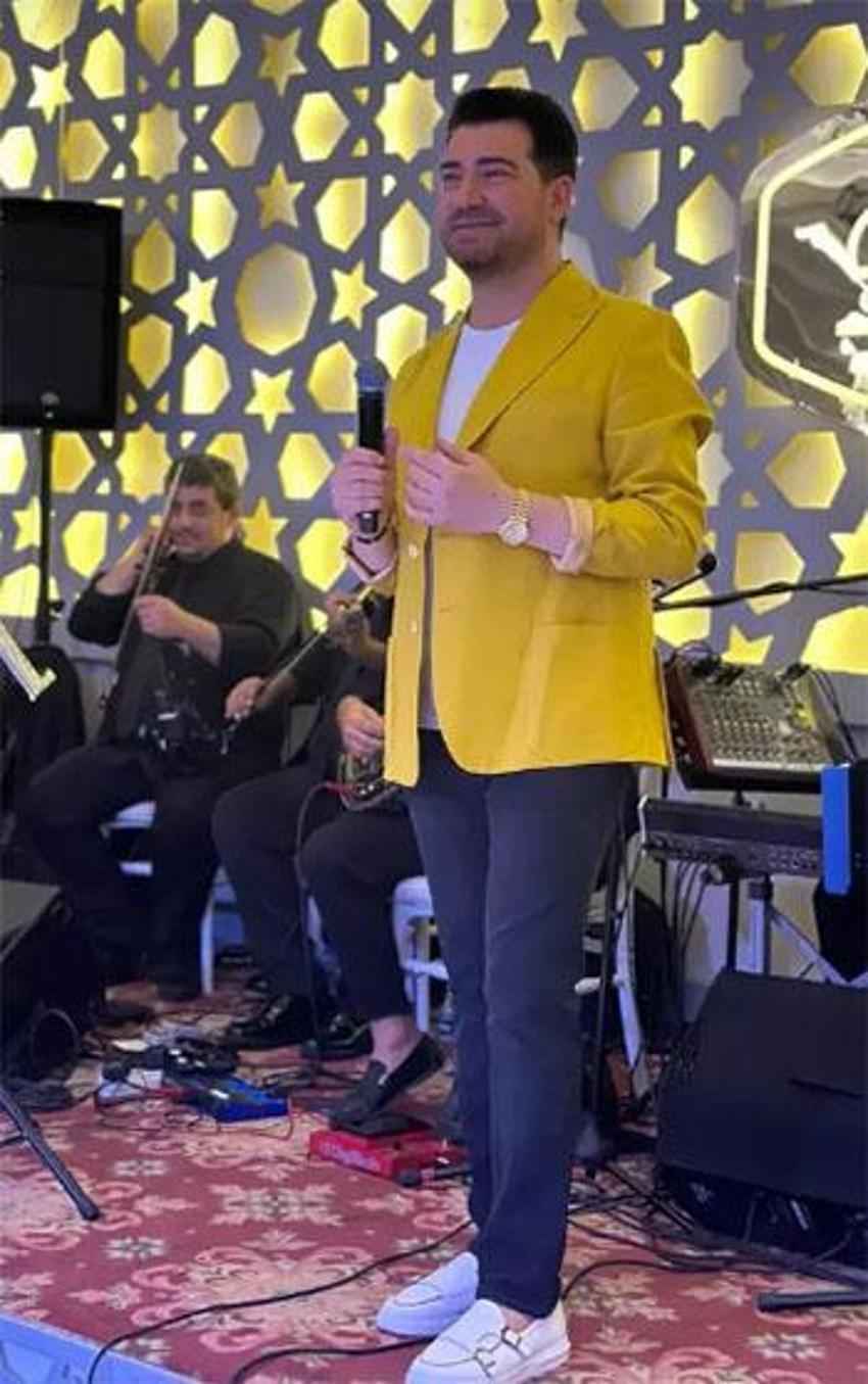 Murat Kurşun'u hayranı arkasından iterek havuza düşürdü
