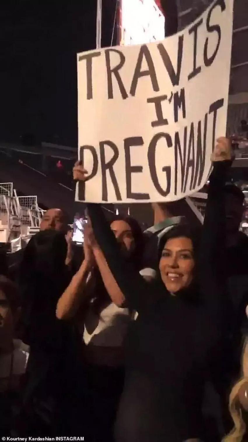 Kourtney Kardashian'dan üzen haber! Karnındaki bebeğini ameliyat ettiler
