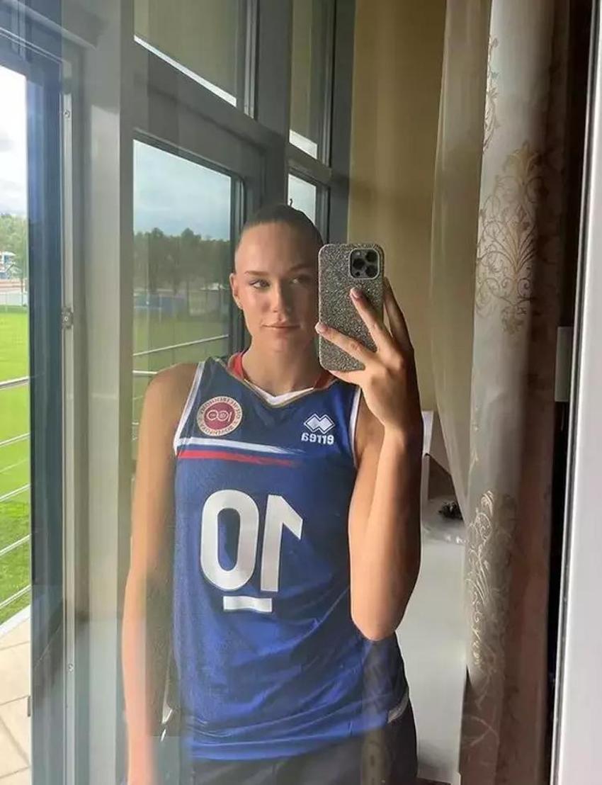  Eski Fenerbahçeli yıldız ile el ele! Arina Fedorovtseva'nın aşkı belgelendi 