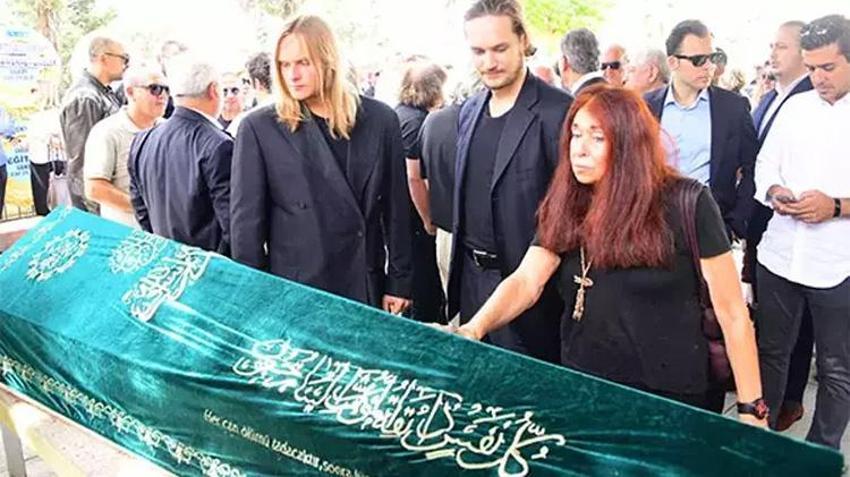 Cem Büyükhanlı son yolculuğuna uğurlandı! Bennu Gerede cenaze törenine katılmadı