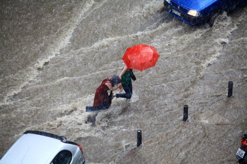 Meteoroloji son hava tahmin raporunu açıkladı! 7 il için sağanak uyarısı: Kuvvetli geliyor