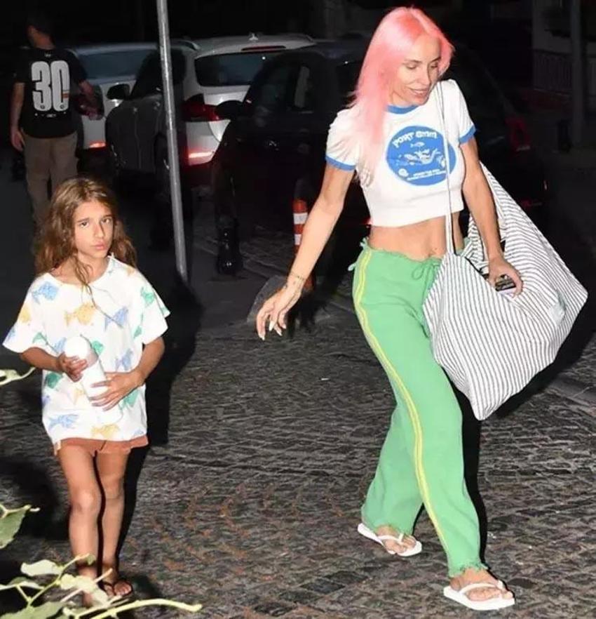  Gülşen sahne kıyafetiyle yine çok konuşuldu! Deniz Seki dayanamadı