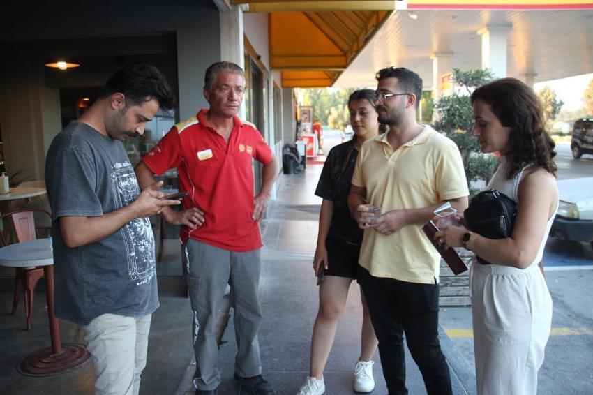 Yeni evli çift balayı yolunda gelen telefonla şaşkına döndü! 'Şaka' sandılar ama durum çok başkaydı