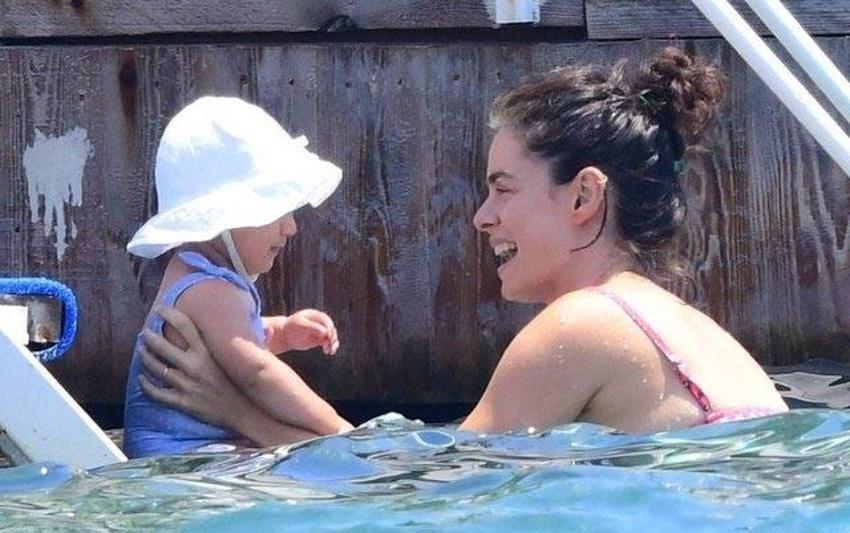 Özge Özpirinçci dert yandı! Çocuğu giyinmeye nasıl ikna edeceğiz?