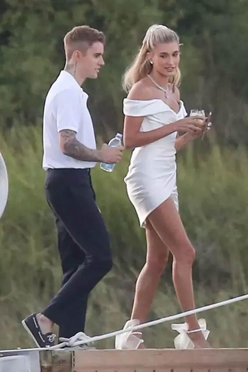Justin Bieber evlilik yıl dönümünü romantik sözlerle kutladı! “En değerli olana, sevgilime”
