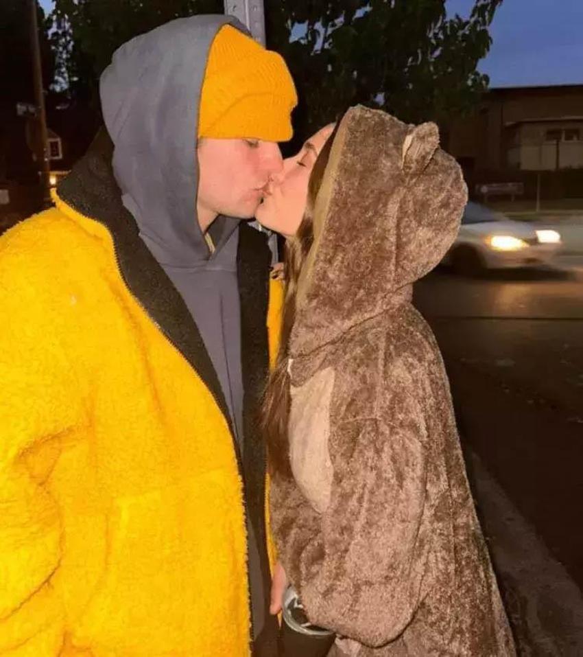 Justin Bieber evlilik yıl dönümünü romantik sözlerle kutladı! “En değerli olana, sevgilime”