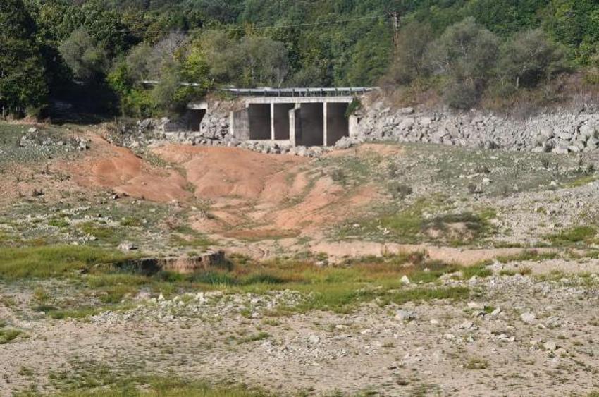 İstanbul barajlarında korkutan görüntü! Yüzde 26'ya düştü