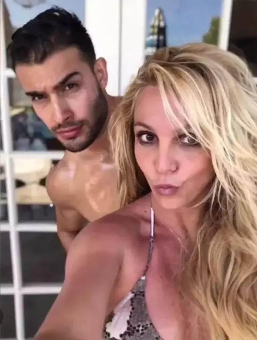 Britney Spears sabıkalı genç adamla ilişki yaşıyor! Tuvaletleri temizleyip, çöpü dökmesi için işe almıştı