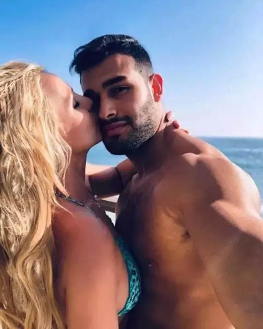 Britney Spears sabıkalı genç adamla ilişki yaşıyor! Tuvaletleri temizleyip, çöpü dökmesi için işe almıştı