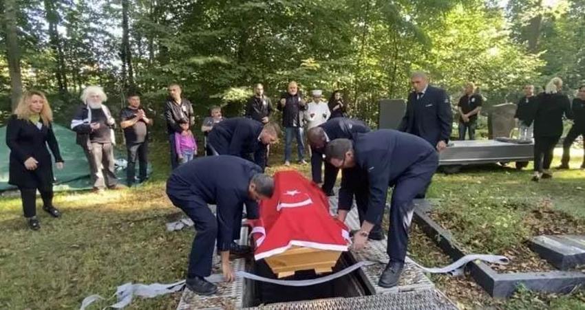 Usta oyuncu Mehmet Ulay'a veda! Almanya’da toprağa verildi: 'Üzülmeden gitti'