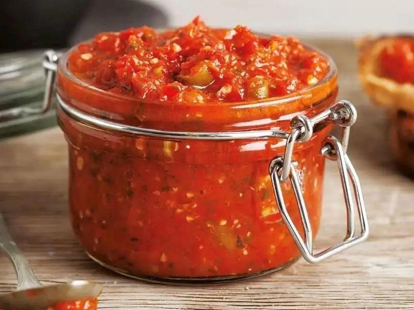 Kış boyunca sossuz kalmayın! Pizza, makarna, menemen... Kışlık domates sosu tarifi ağız sulandırıyor