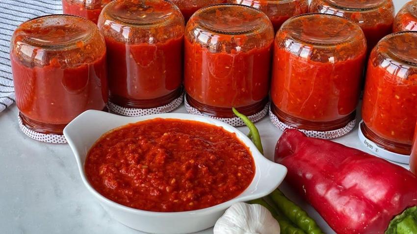 Kış boyunca sossuz kalmayın! Pizza, makarna, menemen... Kışlık domates sosu tarifi ağız sulandırıyor
