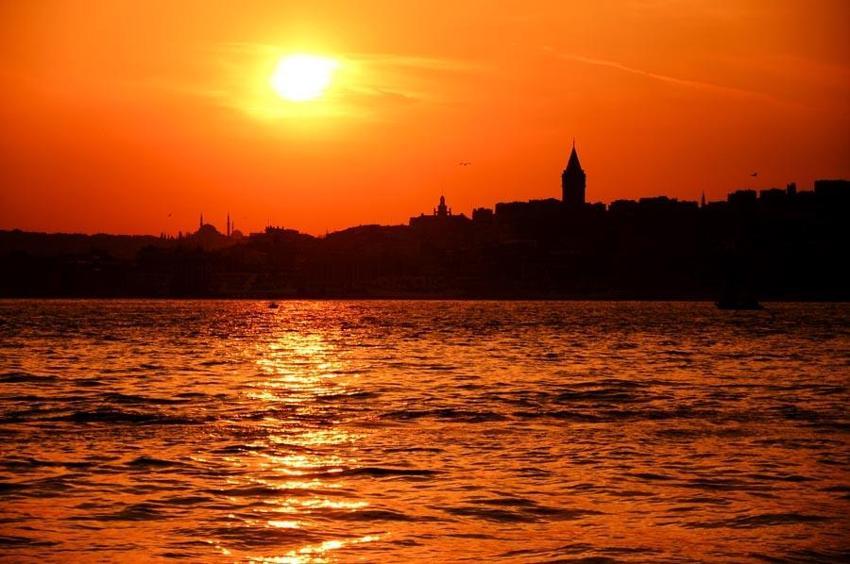 İki bölgede rekor kırıldı, Türkiye son 53 yılın en sıcak ikinci ağustosunu yaşadı! İşte Meteoroloji'nin Sıcaklık Raporu...