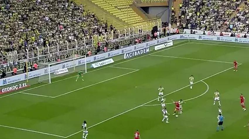 Halil Umut Meler Fenerbahçe'ye gol attı! Resmen Superman gibiydi