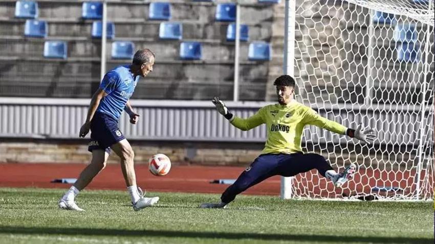 Kafasına pet şişe atılmıştı! Manchester United'da Altay Bayındır kararı, taraftar çılgına döndü