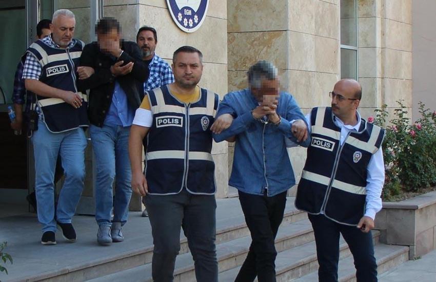 Kuyumcuları düşük ayarlı altın dolandırıcılığından gözaltına alındılar gazetecilere tepki gösterdiler: Basına haber veriliyor! Çok ayıp bir şey