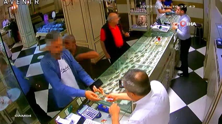 Kuyumcuları düşük ayarlı altın dolandırıcılığından gözaltına alındılar gazetecilere tepki gösterdiler: Basına haber veriliyor! Çok ayıp bir şey