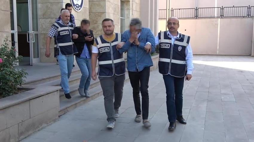 Kuyumcuları düşük ayarlı altın dolandırıcılığından gözaltına alındılar gazetecilere tepki gösterdiler: Basına haber veriliyor! Çok ayıp bir şey