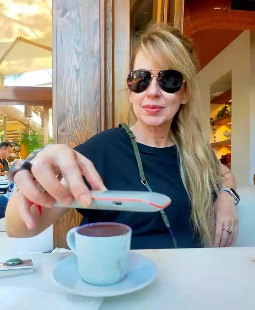 İpek Tuzcuoğlu kahvesini dezenfekte etti! Görenler büyük bir şaşkınlık yaşadı