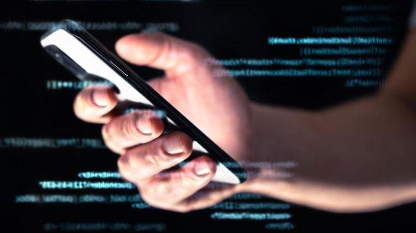 Telefonunuzun mesajları kopyalanıyor olabilir! Akıllı telefonlardaki casus nasıl yakalanır?