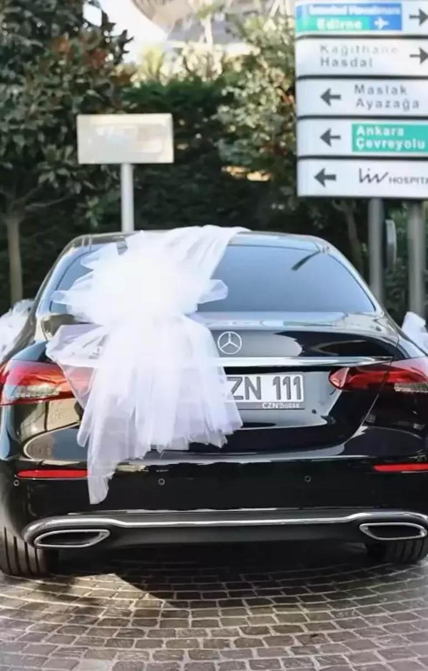 CZN Burak'a Özbek hayranı araba hediye etti! Yeni işi için araçlarını satmıştı!