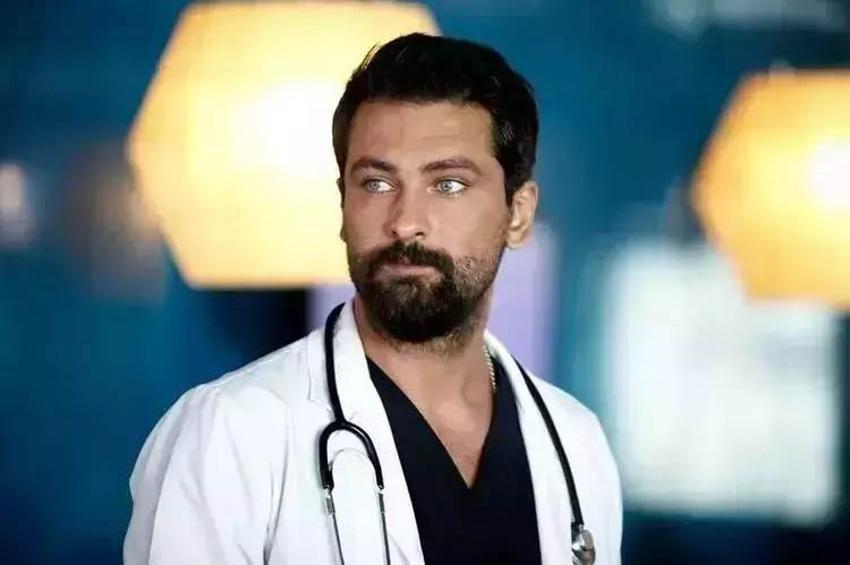 Lens dahil hiçbir plastik ekleme yapılmadı! Onur Tuna: Kendimi Atatürk olarak görünce inanamadım