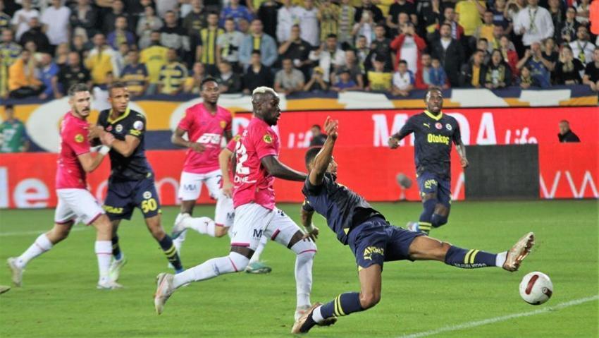 Becao ve Djiku kararı! İsmail Kartal yüzüne söyledi: Bu takımın yıldızı değilsin